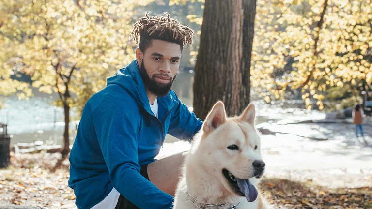 Corrigindo o Hábito de Pular nas Pessoas em Cães